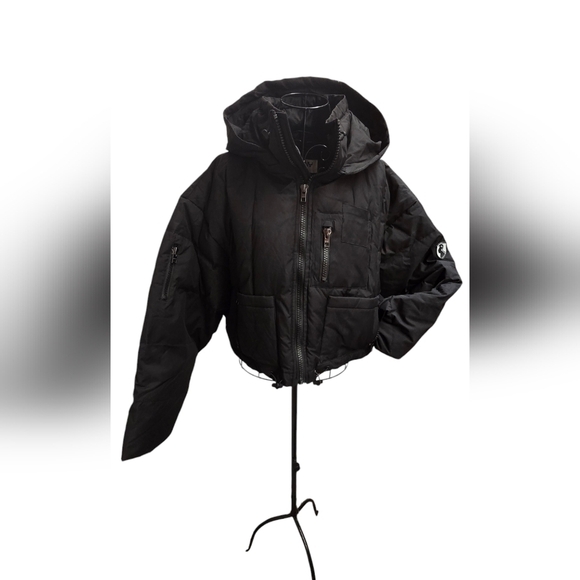 VHNY Jackets & Blazers - *NWT* VHNY cropped black puffer